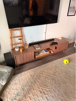 Entertainment center