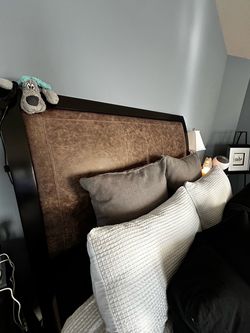 Queen: Head&Foot Board, Bed Frame