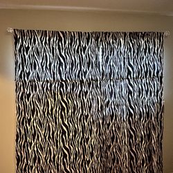 Girl’s zebra curtains (2 panels 54x84) & white daisy 3-d curtain rod.