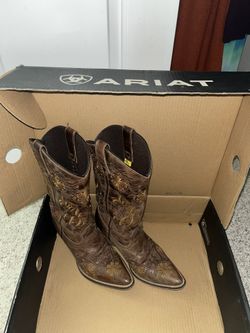 Ariat Woman Boats
