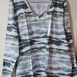 2X Woman's Lightweight Long Sleeve Sonoma Green -White Abstract Top