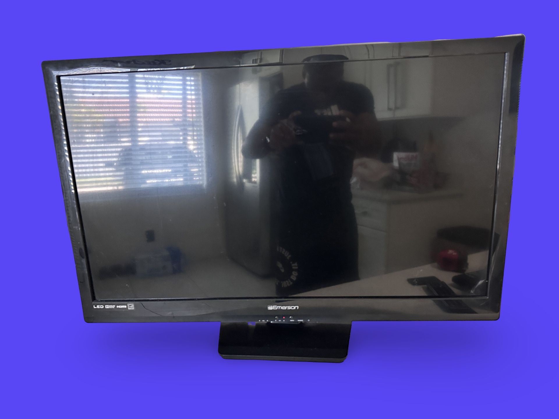 Emerson 32-inch LED LCD HDTV (model LF320EM4 A)