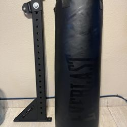 Everlast Elite 70 Pound Punching Bag 