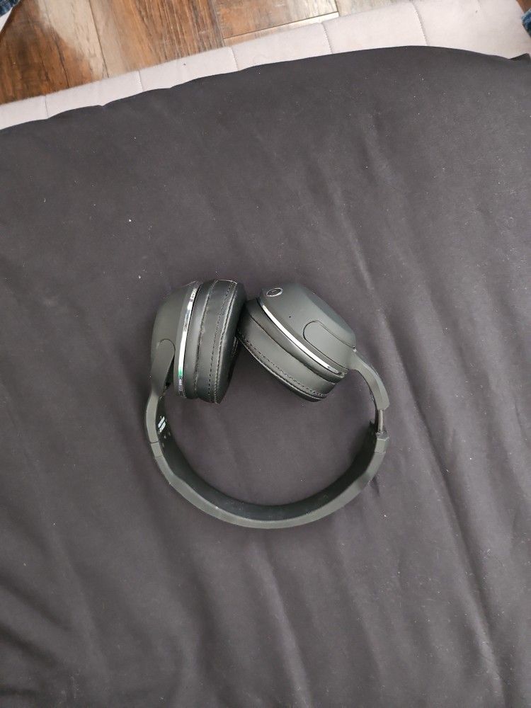 Skullcandy Bluetooth Headphones With Built-in Mic