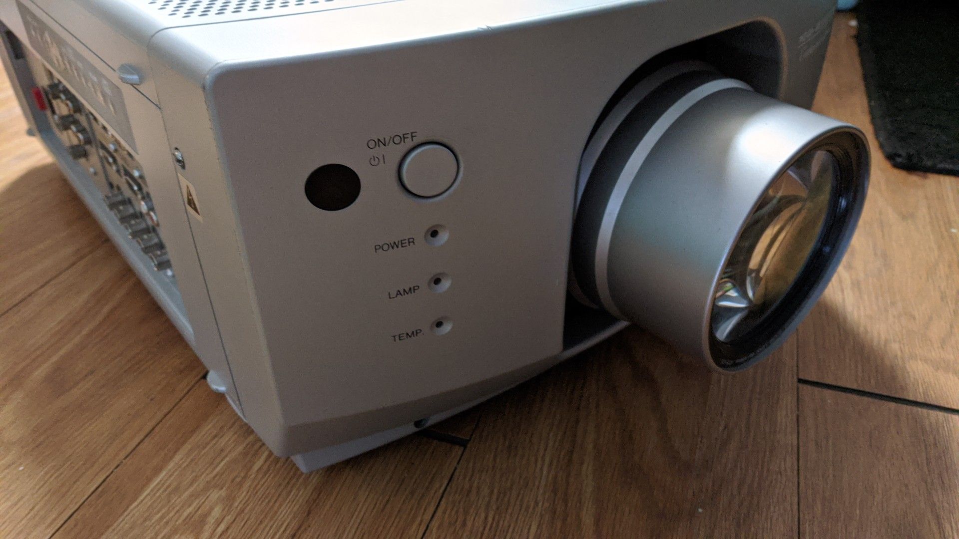 Used Sharp XG-E3500U Projector