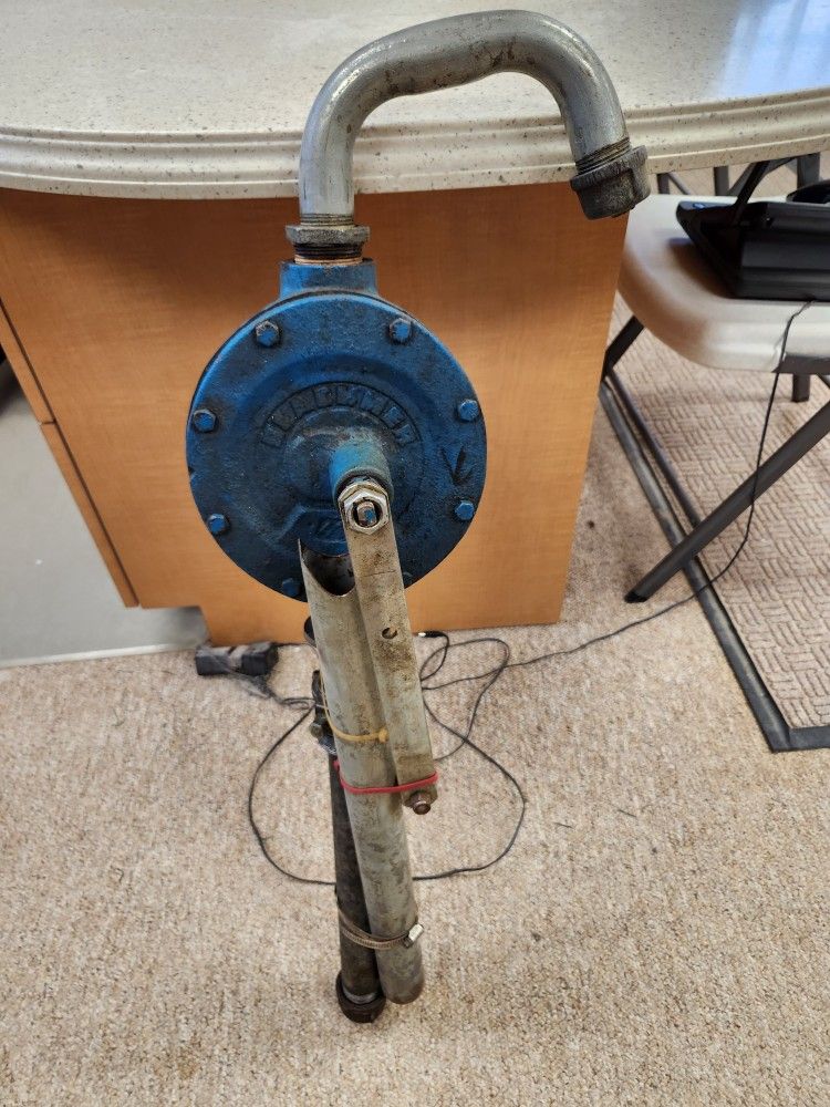 USED BLACKMER HAND PUMP 474. 