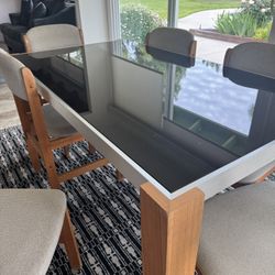 Glad Table And Chairs 