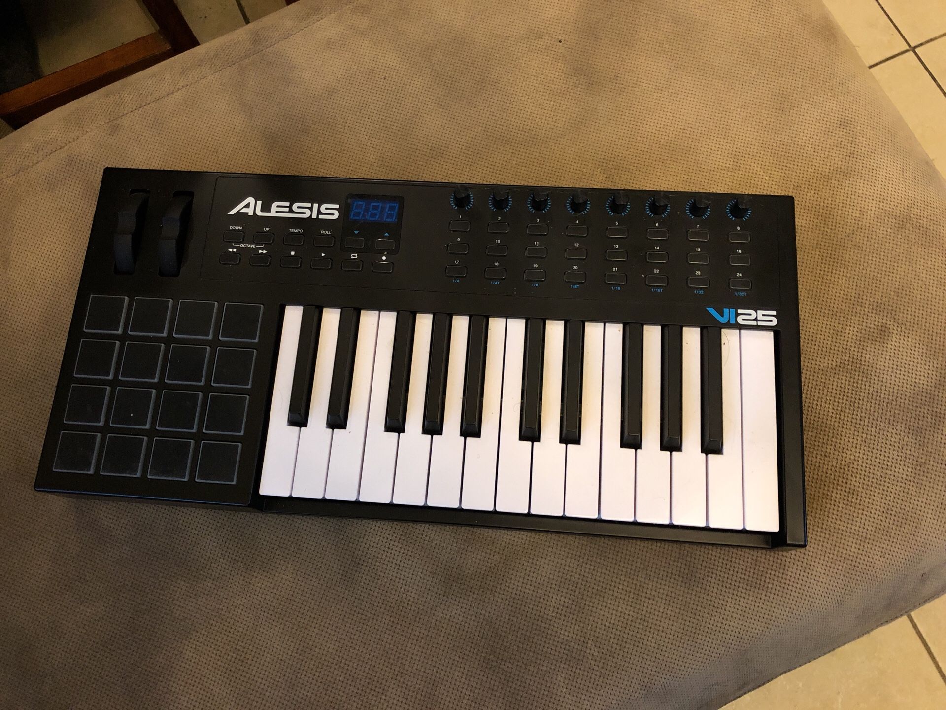 Alesis VI25 key keyboard for music production & Live shows.