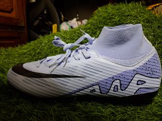 Soccer cleats us size 5youth