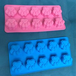 Silicone Puppy Paw Shaped Molds 2 pcs
