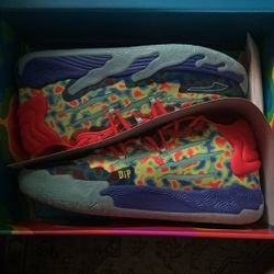 MELO Gutter Cat Gang Basketball Shoes
