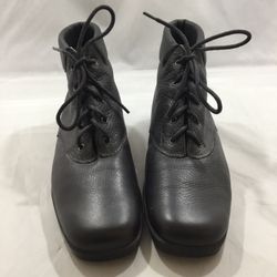Ros Hommerson Women’s Boots Size 8