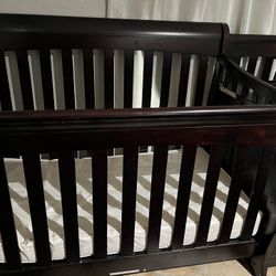 Baby Crib With Changing Table And Drawers