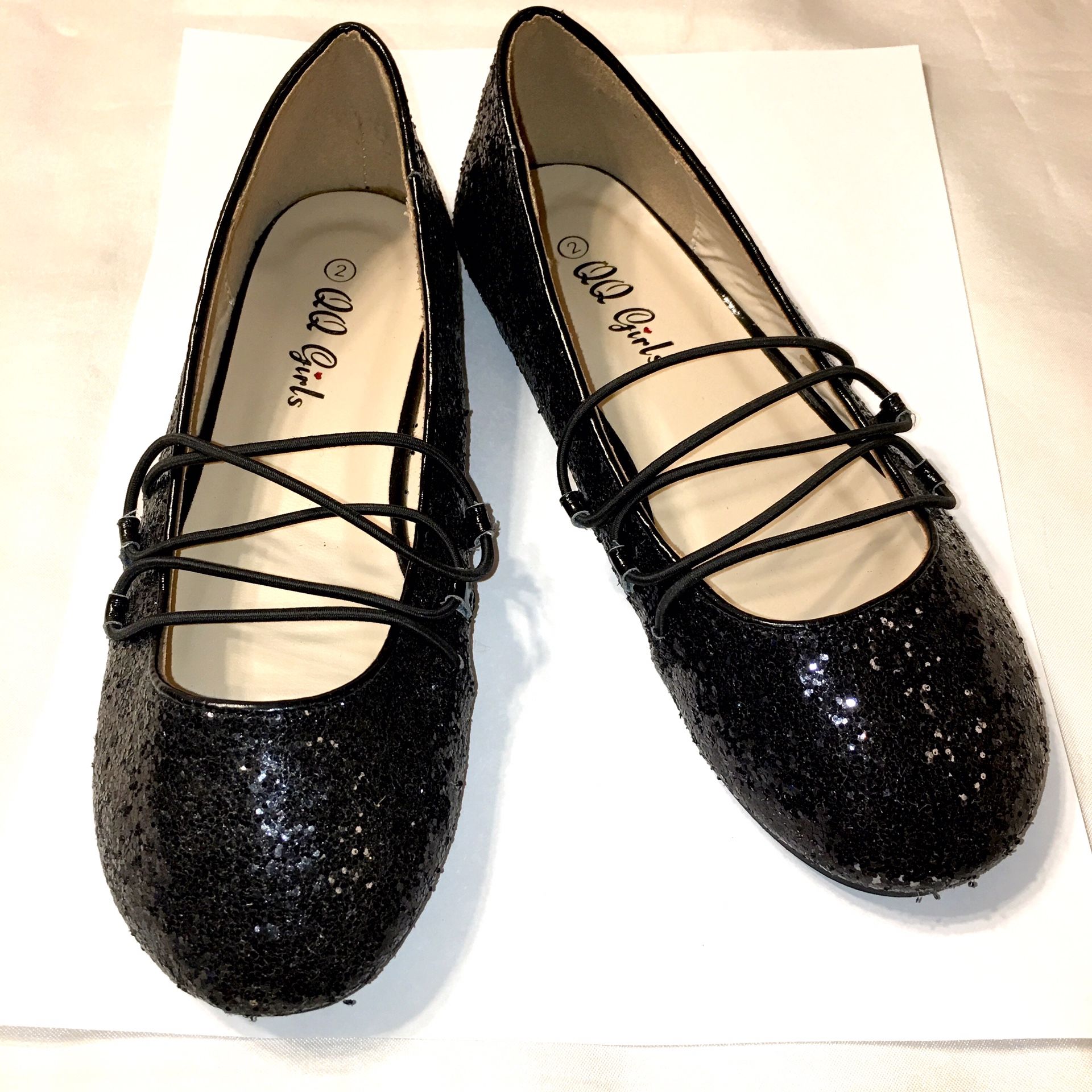 QQ Girls’ black glittery flats / shoes