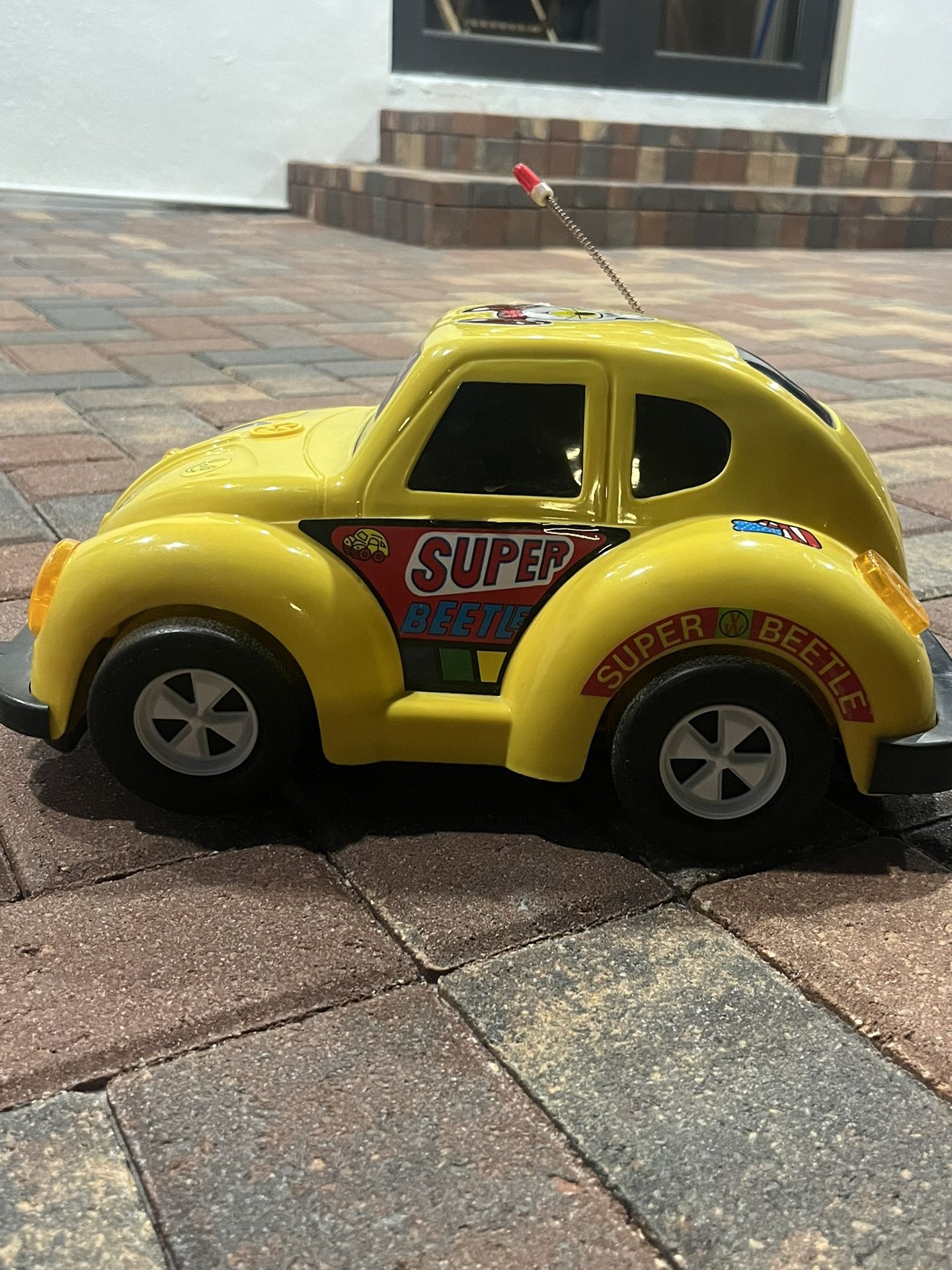 Vintage VW Beetle Bump & Go Musical Car Toy 1:8 Scale GIANT BEETLE yellow rare