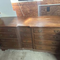 Solid wood dresser, Pennsylvania house vintage