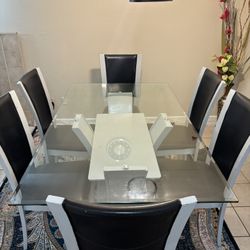 Moving Sale Dinning Table With 6 Chairs