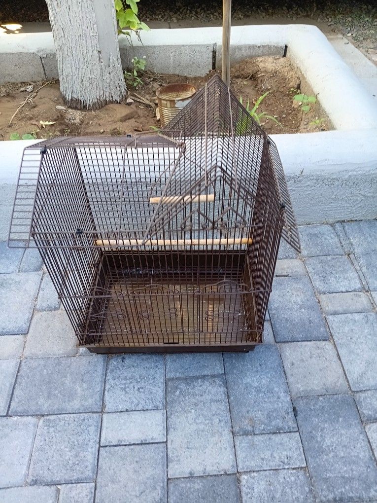 Bird cage In Cages In Very Good Condition Very Nice