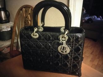 Black purse never used has been put away .