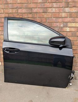 2014-2019 Toyota Corolla Front Right Door