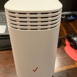 Verizon E3200 WiFi Extenders 2 Of Them 