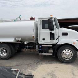 Mack Md642 water truck