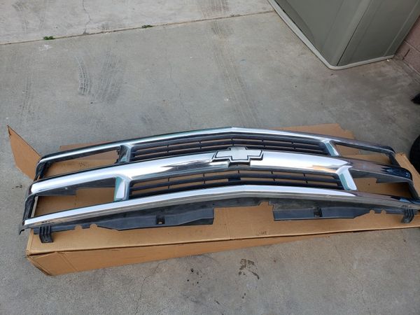 1998 Chevrolet Silverado C1500 frpnt Grill for Sale in Lakewood, CA