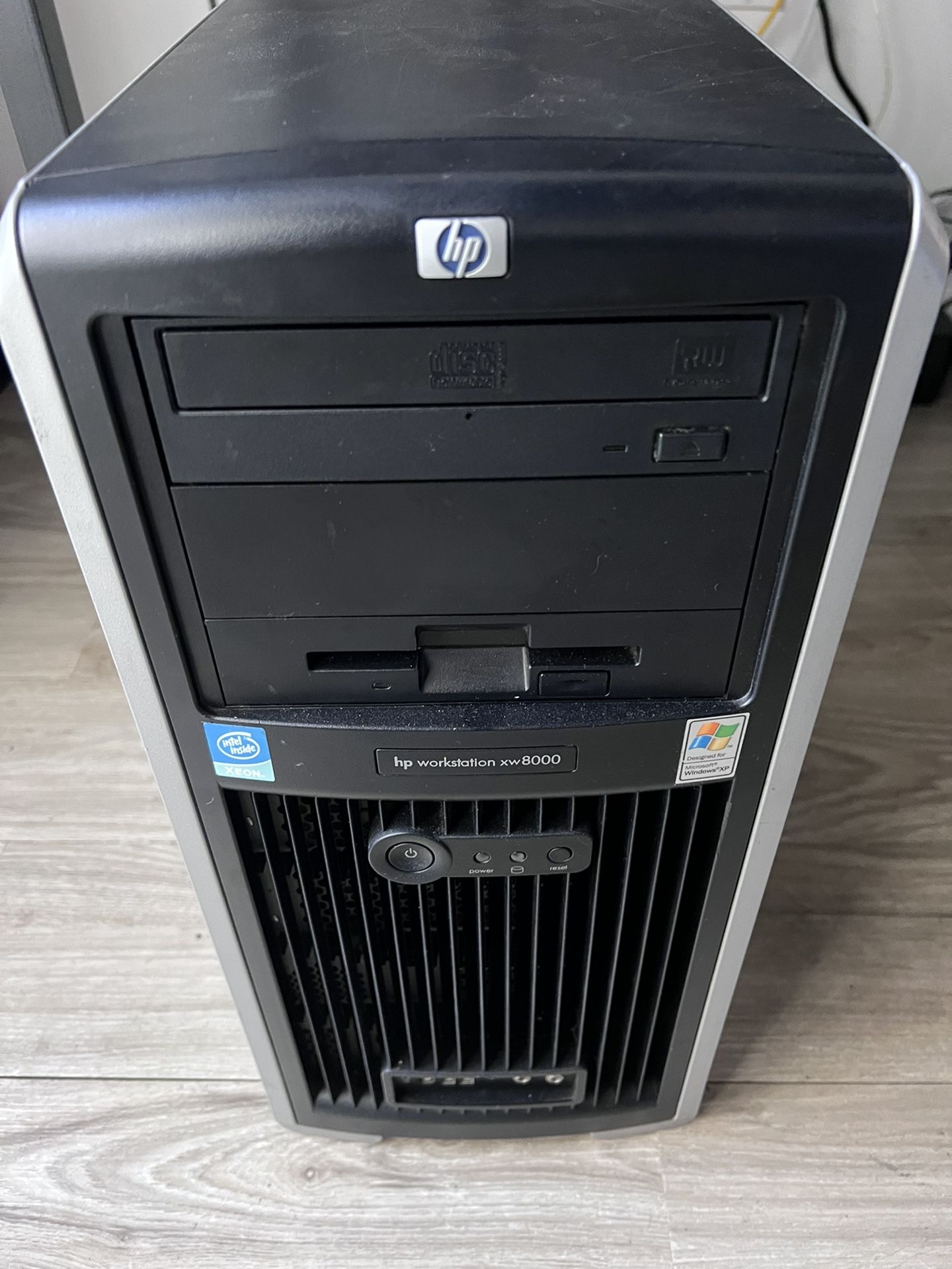 Desktop HP xw8000 Dual Xeon Processor Workstation Computer with Windows 7 Windows XP Ultimateo