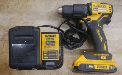 Dewalt dcd798 cordless hammer drill 1/2 13 mm w 2 batteries ( 2ah) w charger f(contact info removed)67