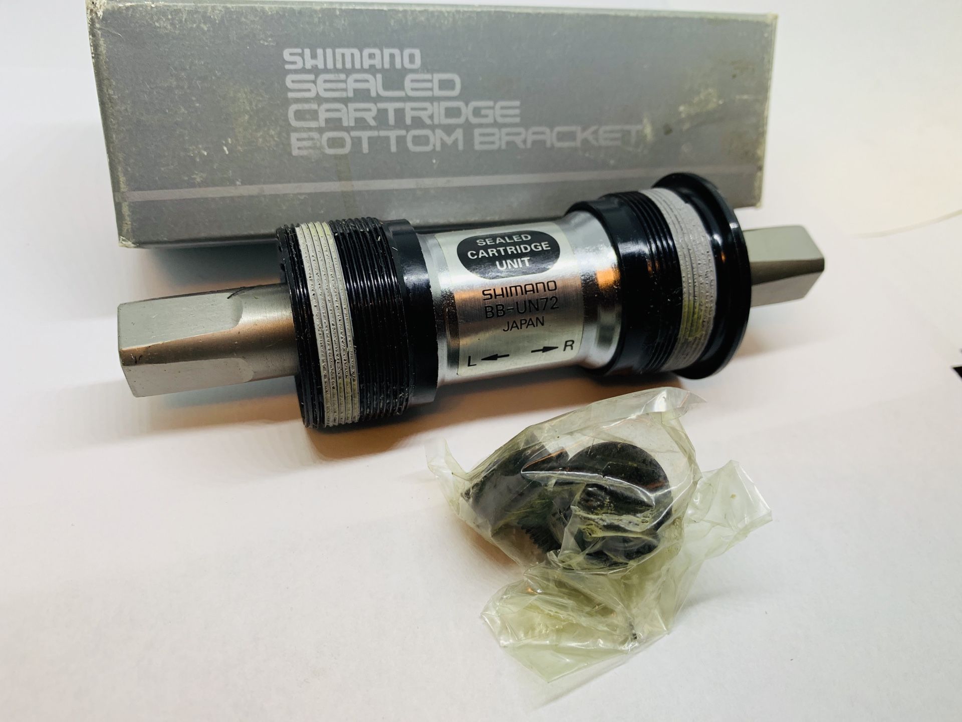NOS Shimano BB-UN72 Square Taper Bottom Bracket English Thread 73 X 127
