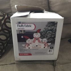 Brand New In Box Vintage Set Of 3 Light Up Fluffy Fabric Snowmen For Either Inside Or Outside. 