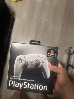 30th anniversary PS5 controller