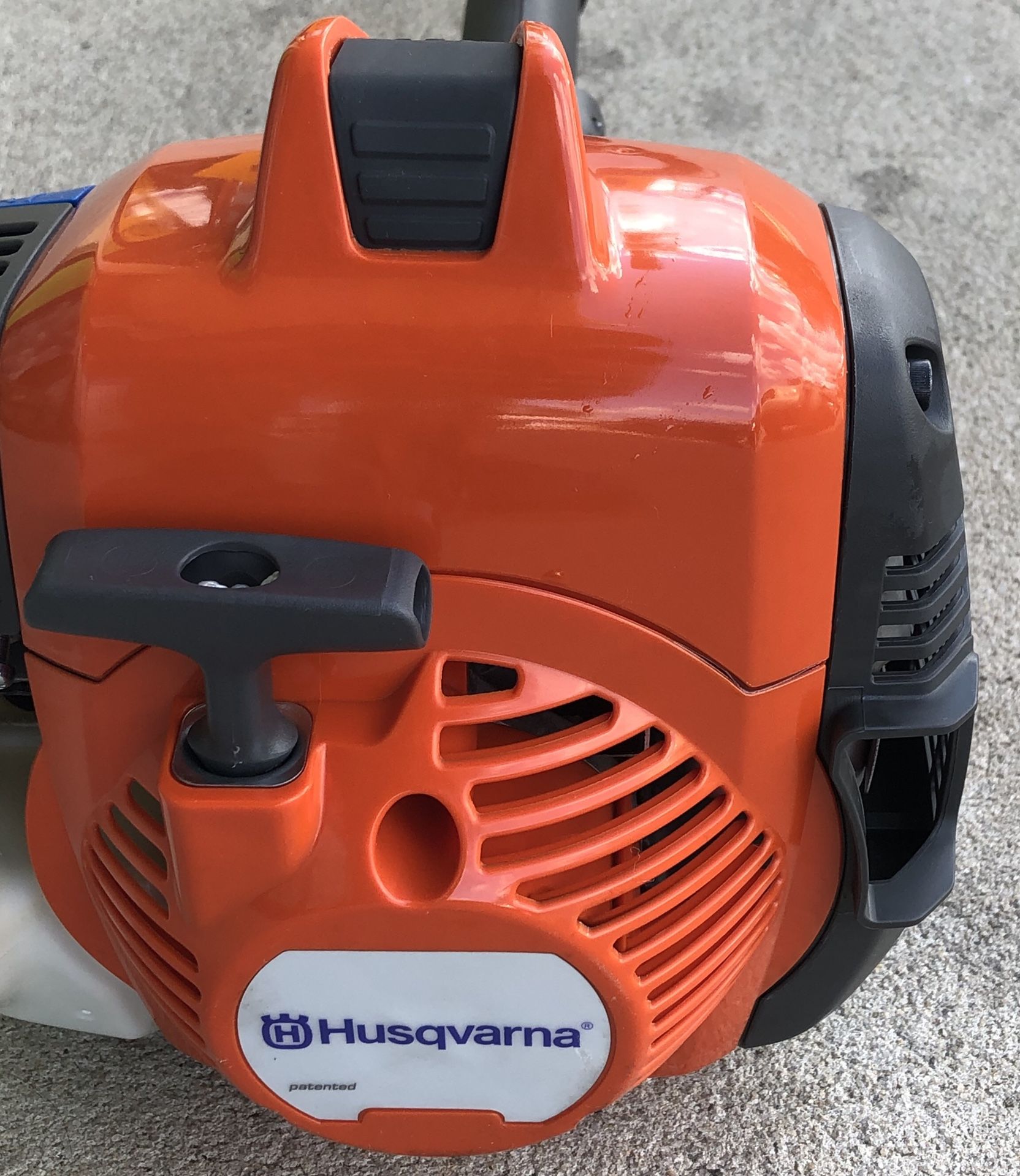 Husqvarna 18 In Straight Shaft Gas String Trimmer Weed Eater 322L