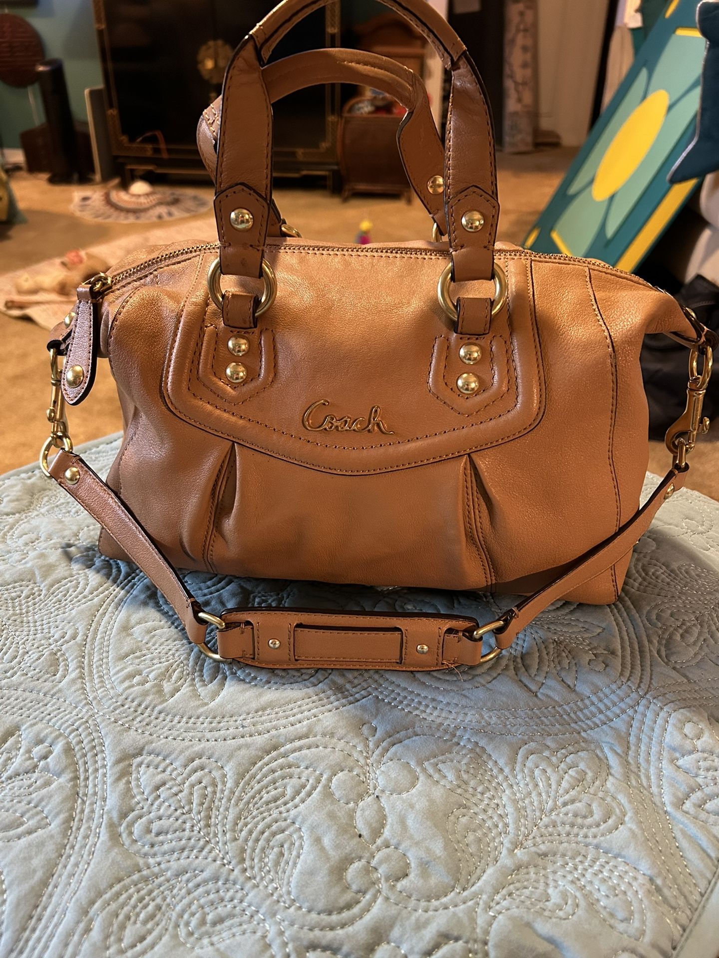 Vintage COACH Ashley Leather Satchel bag. Pristine Condition & Ready for Fall