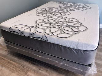 Full Size Sky Comfort Bamboo Cool Gel Memory Foam Mattress and Boxspring