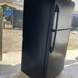 Refrigerator GE 2 Months Warranty 
