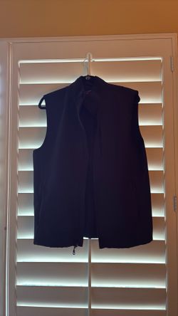 Men’s black vest