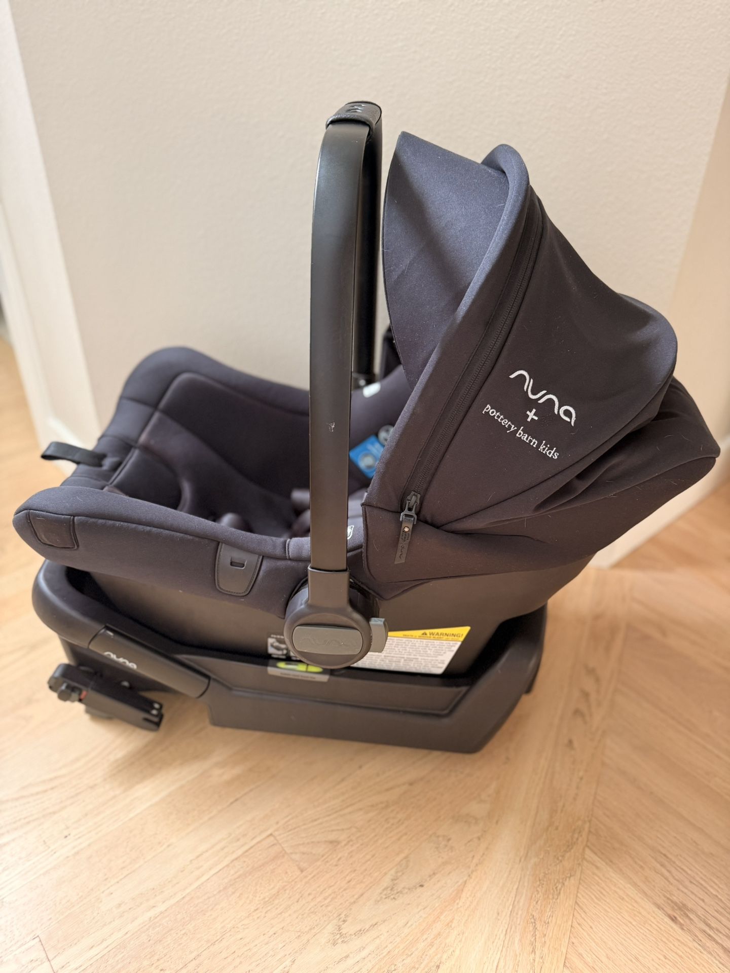 Nuna Pipa Lite lx with base and infant inserts