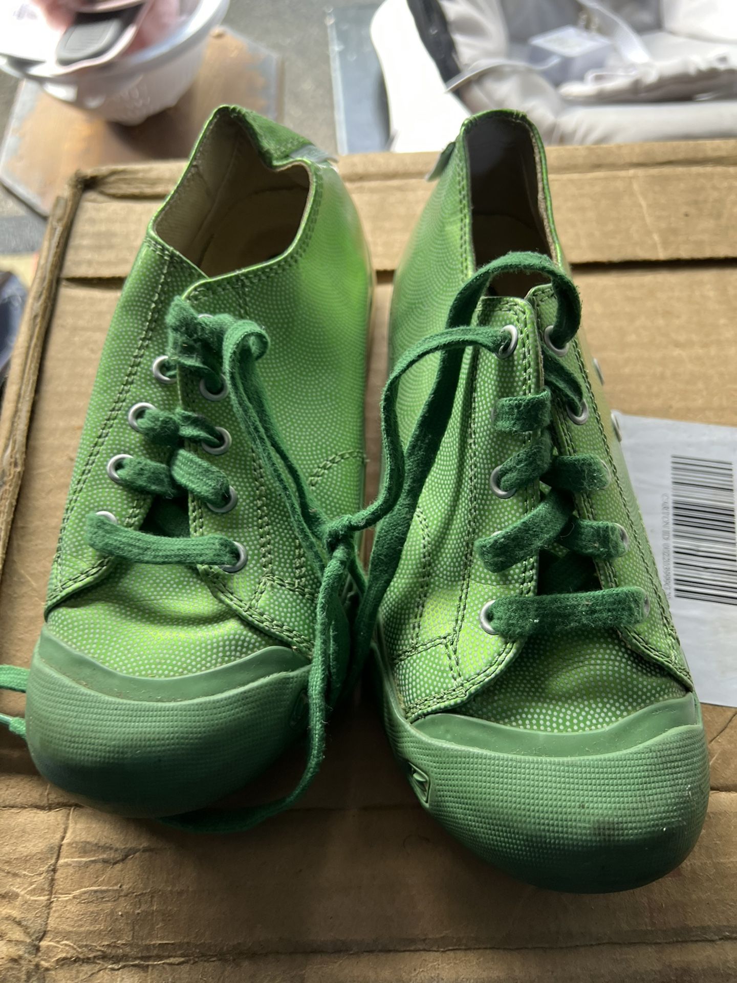 Keen kids size 2 green polka dot metallic shiny sneakers