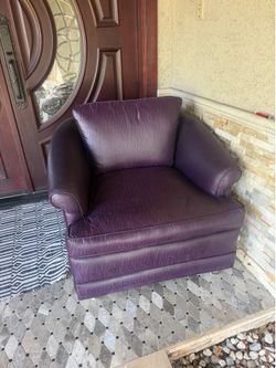 Accent comfortable chair
