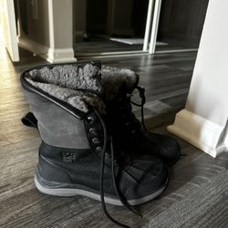 Women’s UGG Waterproof Boots Size 7.5