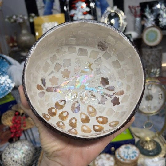 A bowl made of deep-sea seashells