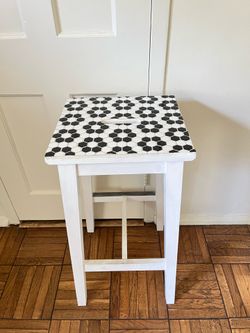 Stool with tiles