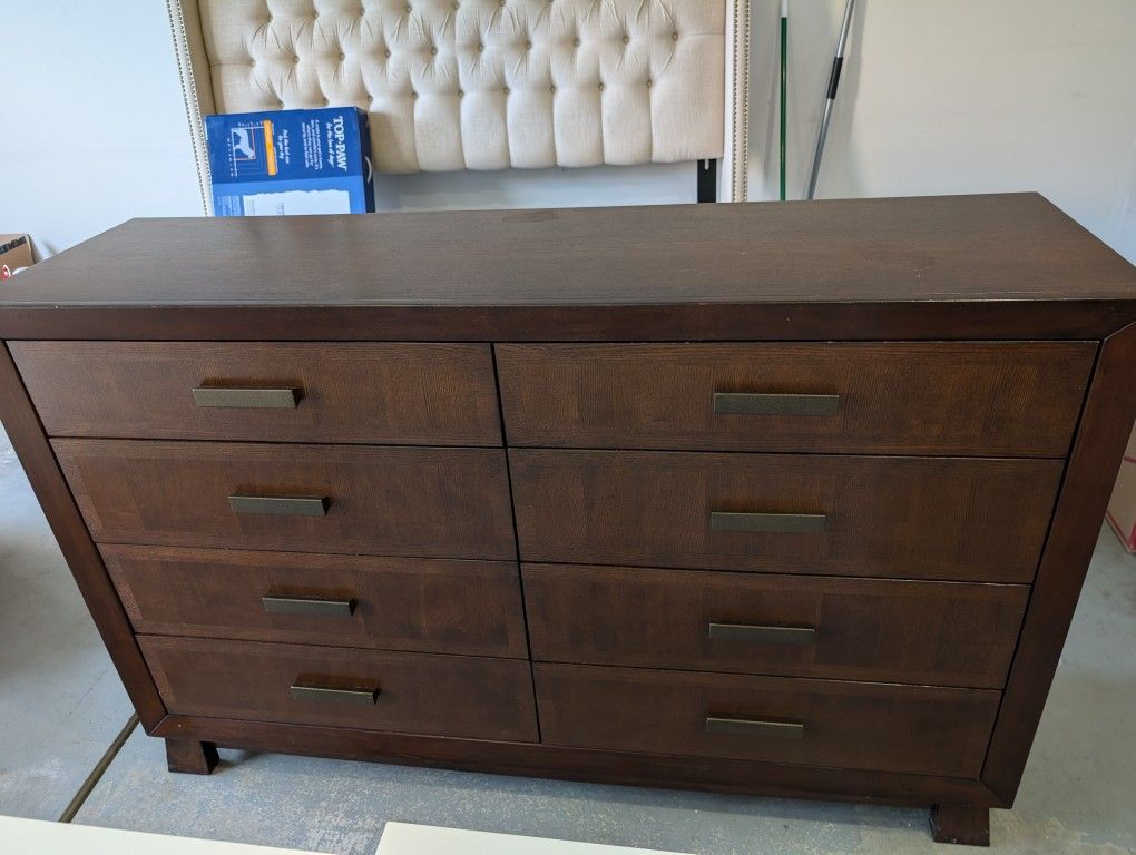 8-Drawer Dresser (W 61" x D 17.5" x H 39")