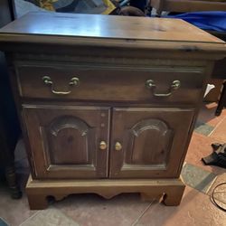 Beautiful Solid Wood  Thomasville End Table Or Night Stand 