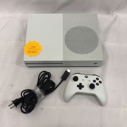 1 TB XBOX ONE S W/ CONTROLLER 