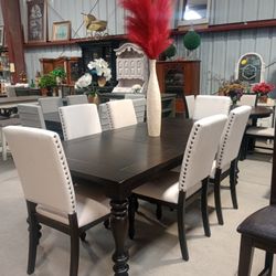 Elegant Dining Table Set 