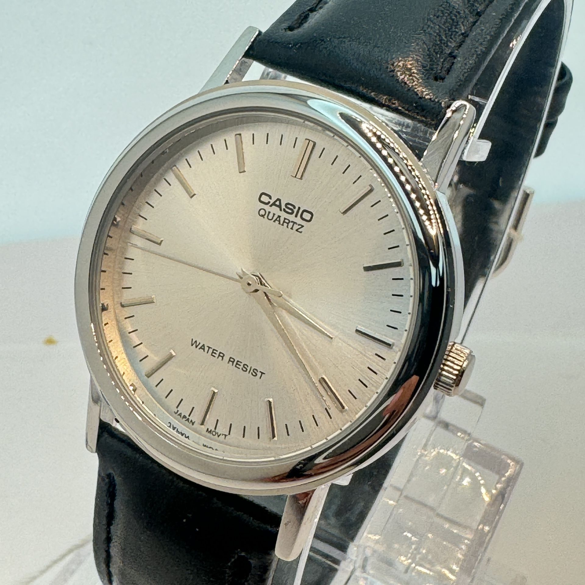 Casio Watch  for Men/Women Standard Size 37mm Diameter Brand New item  Stainless Steel Case  and Leather Band  New Battery Inside .Water Resistant, Ne