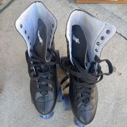 Roller skates - Men’s Size 7, Black 