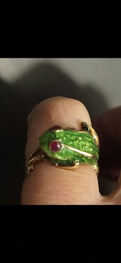 Vintage 14kt Yellow Gold Enamel Frog Ring with Ruby Eyes